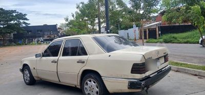 Mercedes-Benz 300D miniatura 11
