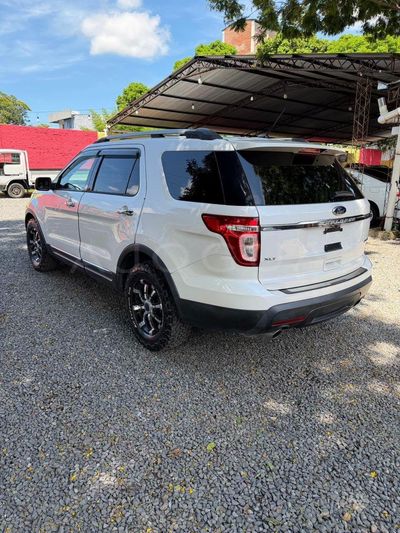 Ford Explorer miniatura 2