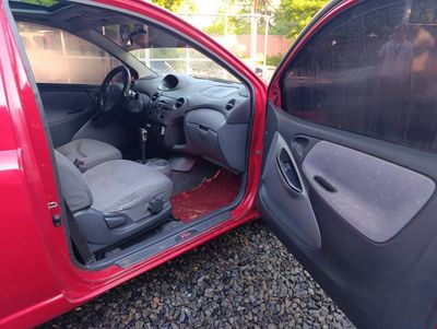 Toyota Vitz miniatura 6