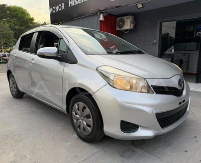 Toyota Vitz miniatura 2