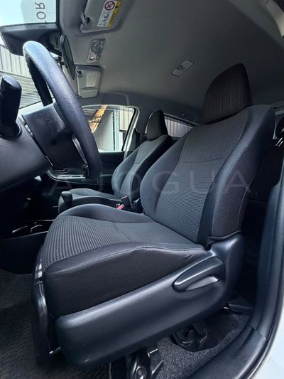 Toyota Vitz miniatura 8