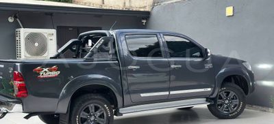 Toyota Hilux miniatura 6
