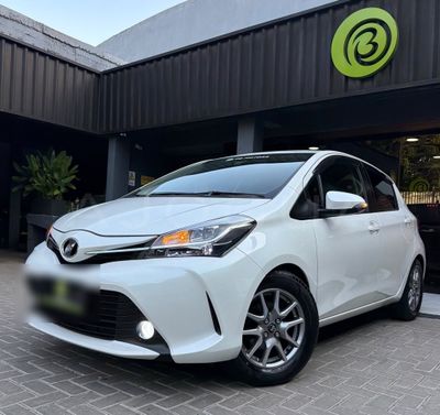 Toyota Vitz miniatura 7