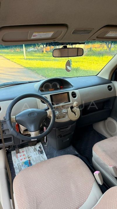 Toyota Sienta miniatura 5