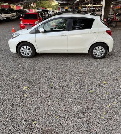 Toyota Voxy miniatura 3
