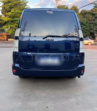 Toyota Voxy miniatura 5