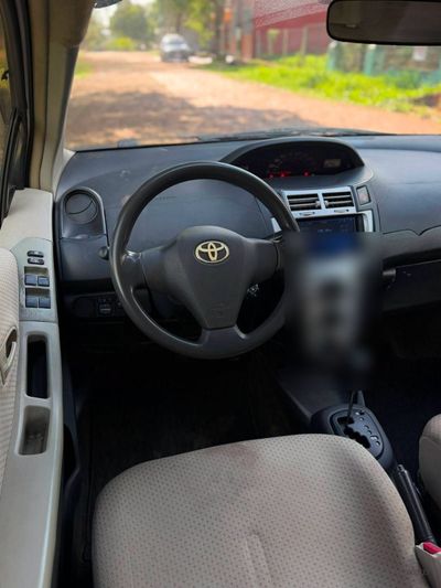Toyota Vitz miniatura 8