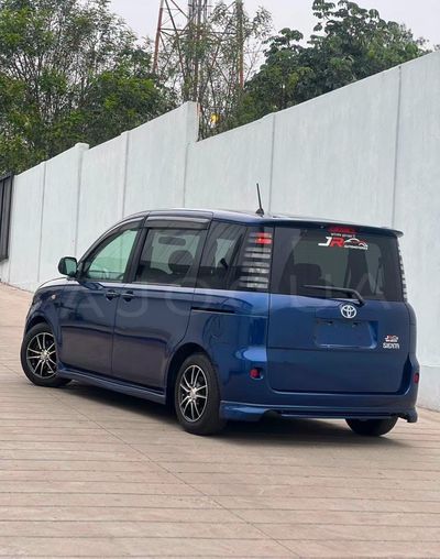 Toyota Sienta miniatura 4