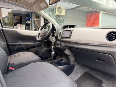 Toyota Vitz miniatura 8