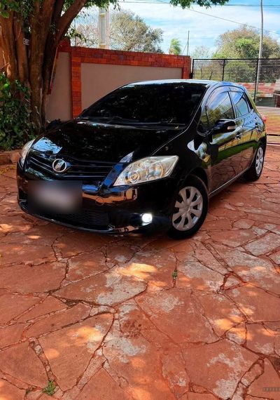 Toyota Auris miniatura 3