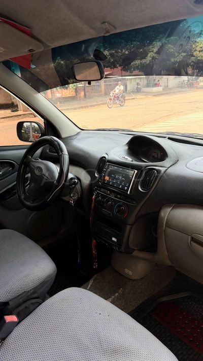 Toyota FunCargo miniatura 8