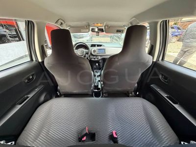 Toyota Vitz miniatura 12