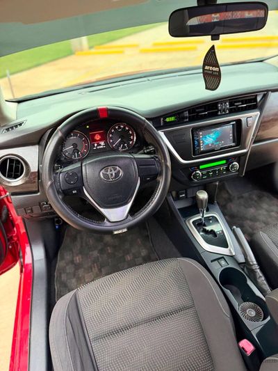 Toyota Auris miniatura 12