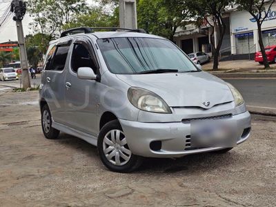 Toyota FunCargo miniatura 3