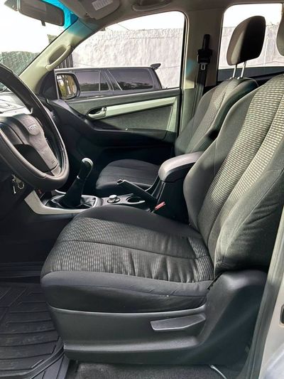 Isuzu D-MAX miniatura 2