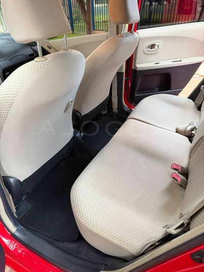 Toyota Vitz miniatura 12
