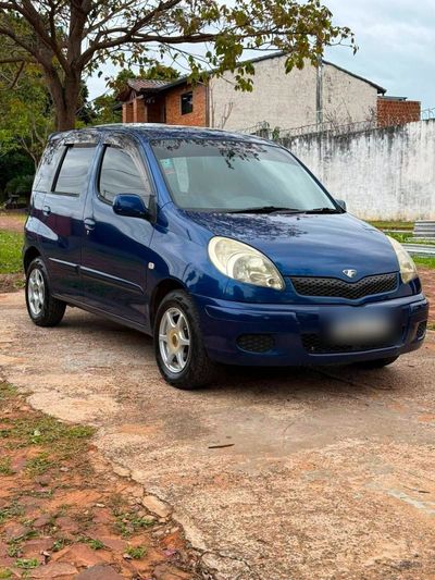 Toyota FunCargo miniatura 2