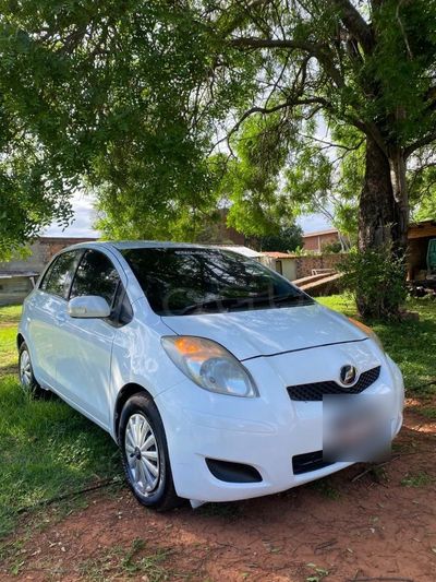 Toyota Vitz miniatura 2