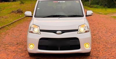Toyota Sienta miniatura 2