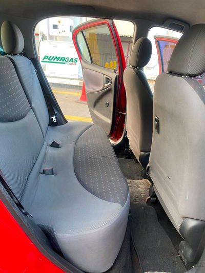 Toyota Vitz miniatura 6