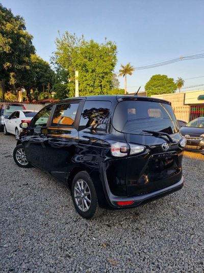 Toyota Sienta miniatura 5