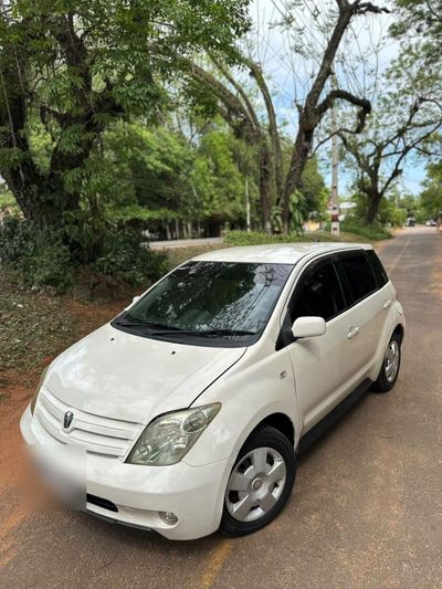 Toyota Ist miniatura 2