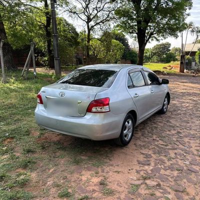 Toyota Belta miniatura 3