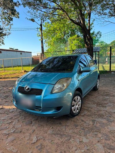 Toyota Vitz thumbnail 1