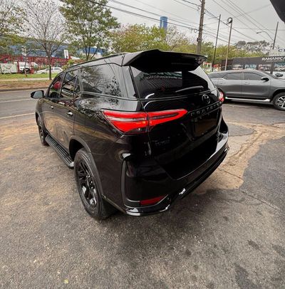 Toyota Fortuner miniatura 6