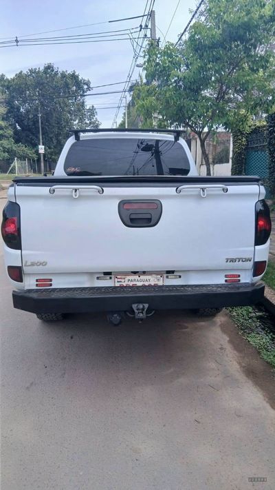Mitsubishi Tritón miniatura 8