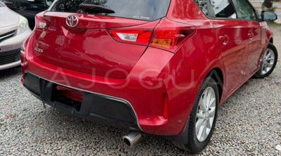 Toyota Auris miniatura 5