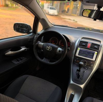 Toyota Auris miniatura 7