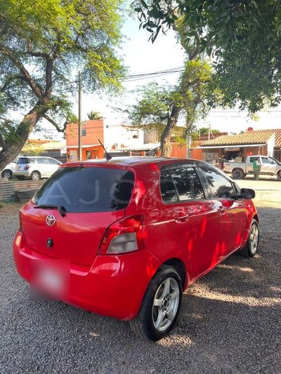 Toyota Vitz miniatura 2