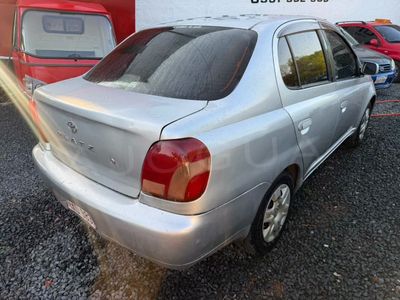 Toyota Platz miniatura 4