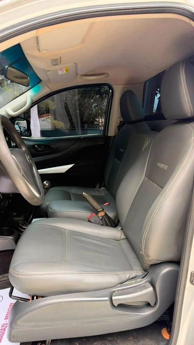 Nissan Frontier miniatura 5