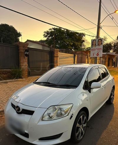 Toyota Auris miniatura 6