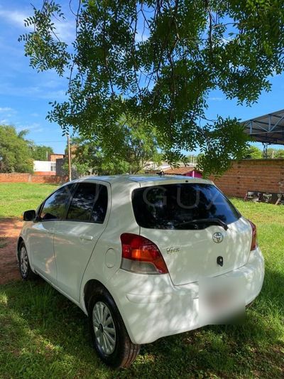 Toyota Vitz miniatura 5