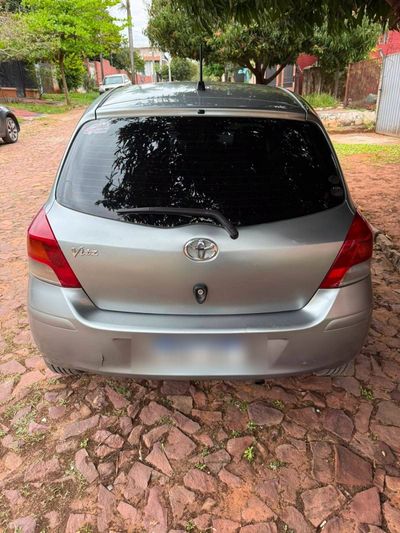 Toyota Vitz miniatura 4