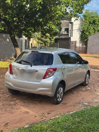 Toyota Vitz miniatura 4