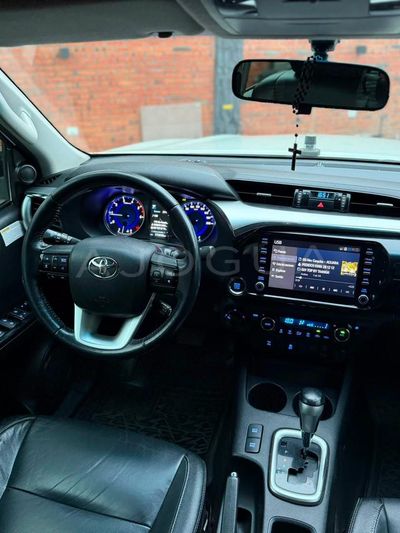 Toyota Hilux miniatura 15