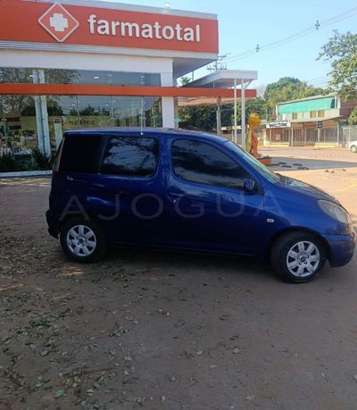 Toyota FunCargo miniatura 2