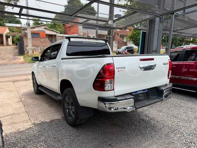 Toyota Hilux miniatura 4