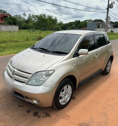 Toyota Ist miniatura 2