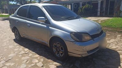 Toyota Platz miniatura 3