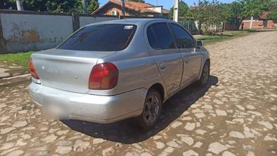 Toyota Platz miniatura 4