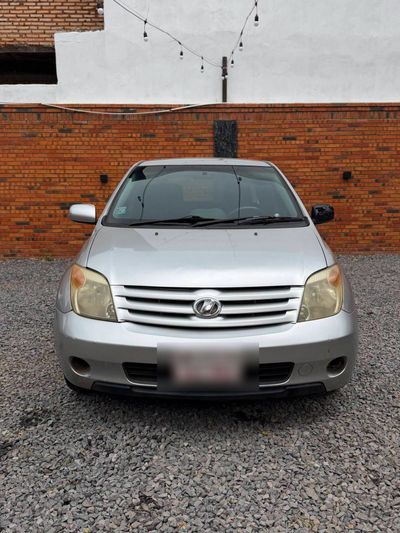 Toyota Ist miniatura 3