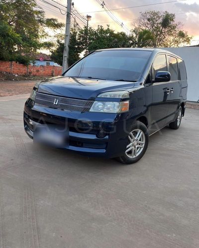 Toyota Voxy thumbnail 1
