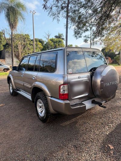 Nissan Patrol miniatura 6