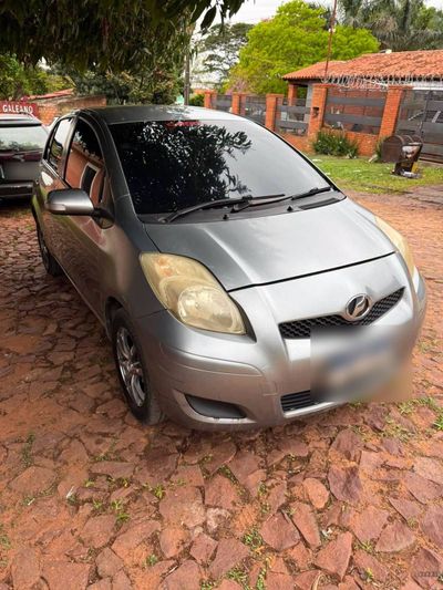 Toyota Vitz miniatura 2