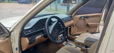 Mercedes-Benz 300D miniatura 16